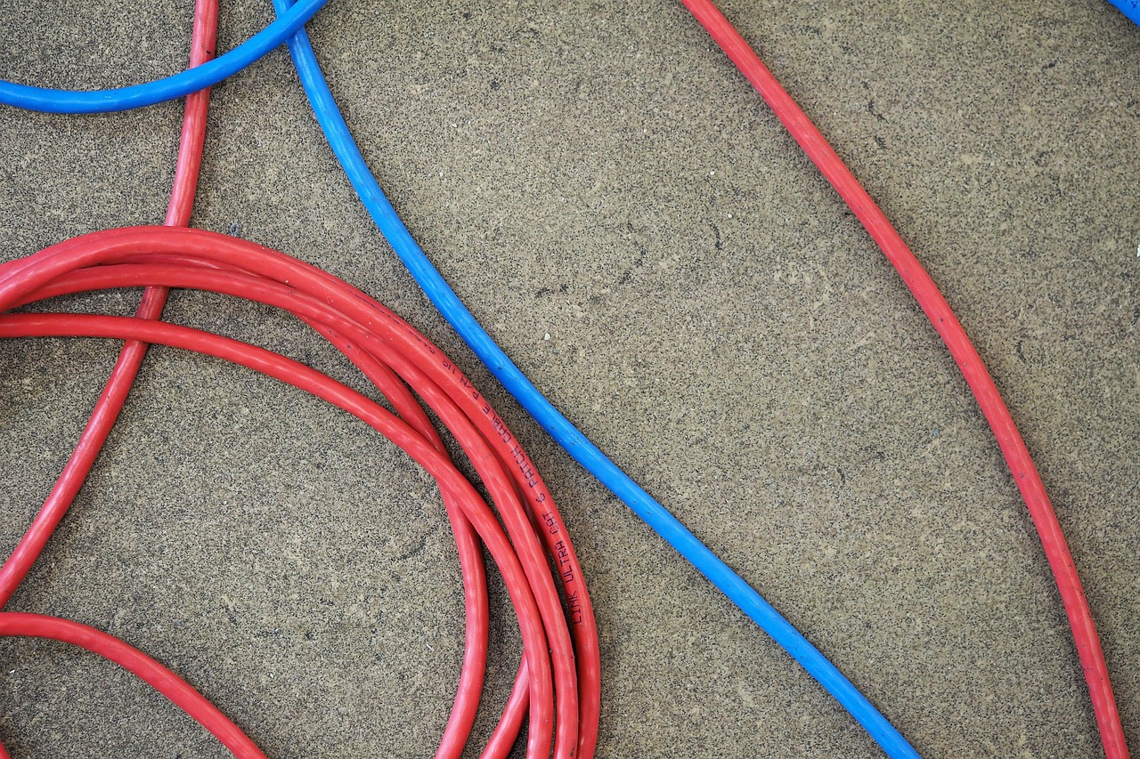 10G光で快適なネット環境を実現するためのLANケーブルCat8の選び方は？
